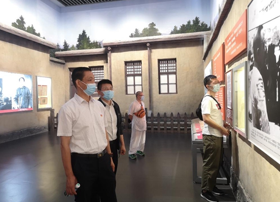 20200807-中国科技馆第八党支部赴香山革命纪念馆开展主题党日活动2_副本.jpg