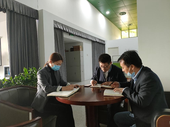 20201027-第八党支部书记李鸿森同志主持召开支委会会议_副本.jpg