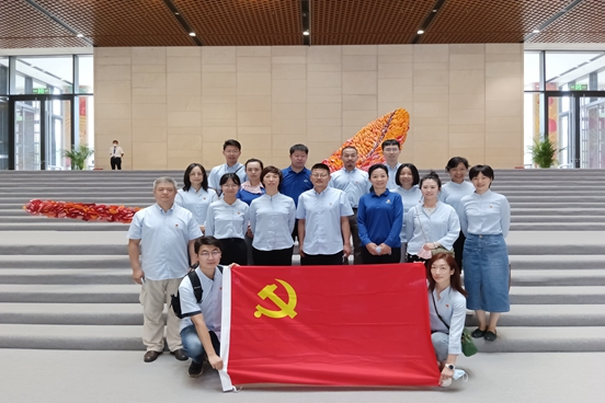 20220629-支部党日活动参观中国工艺美术馆4.jpg