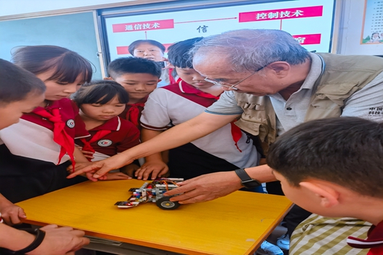 2023年9月26日白城市洮北区东胜乡中心校科技课堂.jpg