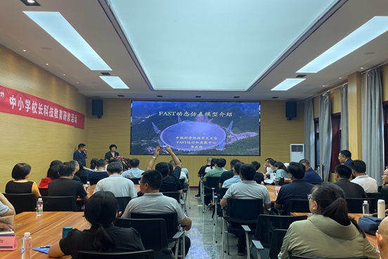 项目县学校校长参加研修活动1.jpg